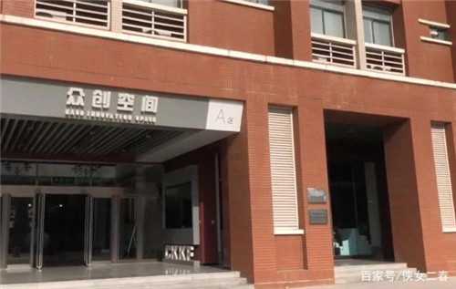 高校內(nèi)咖啡廳不消費不讓坐：學生不滿，經(jīng)營者有苦難言