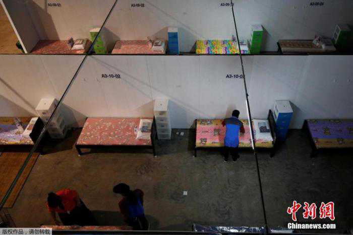 新加坡咖啡店座椅綁易拉罐 防止公眾違例落座