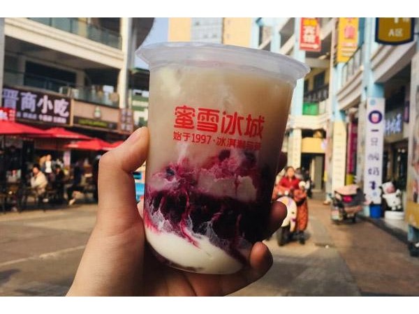 初次創(chuàng)業(yè)選擇哪個(gè)品牌比較好蜜雪冰城加盟多少家了費(fèi)是多少？