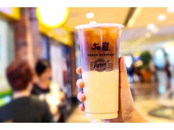 嵐奶茶加盟費(fèi)大概多少錢(qián)，小學(xué)老師被這個(gè)數(shù)字深深吸引