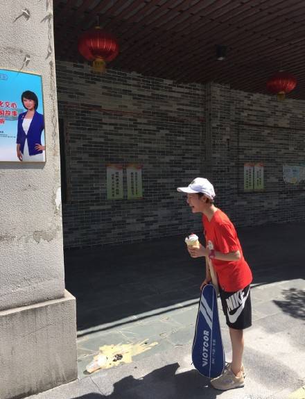 打翻一杯奶茶，我為它默哀三分鐘