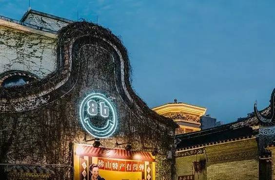 這家韓國甜品店把店開在古建筑里，幾個(gè)意思？