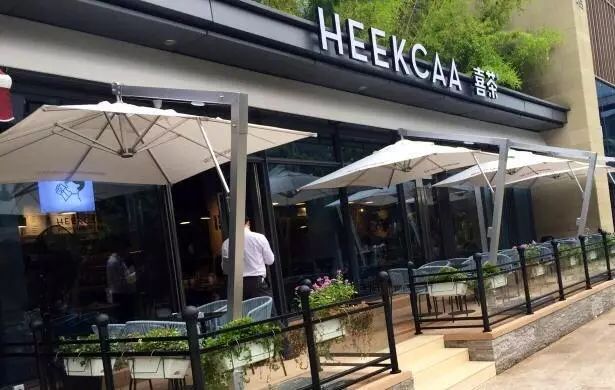 喜茶“請人排隊”反思： 億的茶飲市場，是風(fēng)口還是刀口？