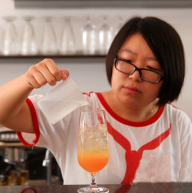 【資訊】 后女孩利用團(tuán)購網(wǎng)站勇闖時(shí)尚飲品市場(chǎng)