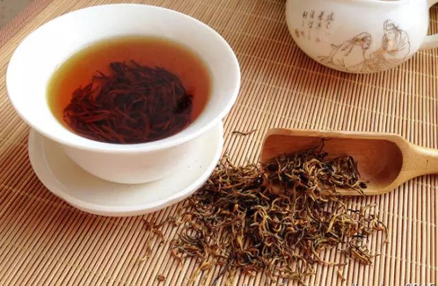 福州紅茶進(jìn)口量大增 奶茶店成消費(fèi)主力