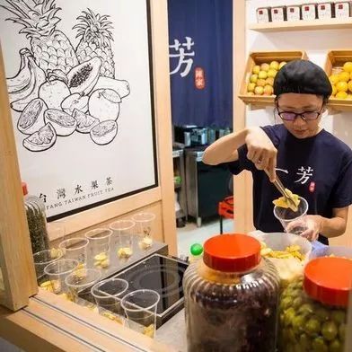 臺(tái)“一芳”店員：醫(yī)護(hù)人員攜帶證件證明，水果茶就可以不加“鳳梨”