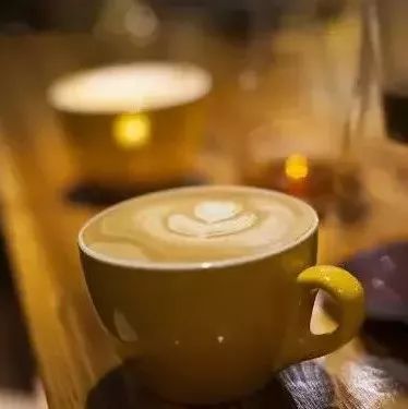 奶茶店傍大牌，是蜜糖還是砒霜？