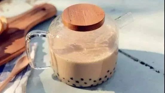 到底奶茶會(huì)毀掉幾代人？我們來(lái)認(rèn)真說(shuō)說(shuō)