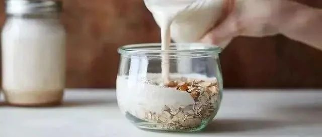 知名奶茶店在飲品中加自來水售賣？ 網(wǎng)友：誤會有點大