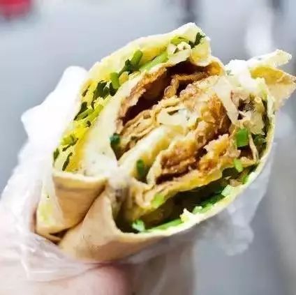 煎餅攤大媽：我月入 萬，會少你一個雞蛋？坐在寫字樓吹著冷氣的你憑什么不服氣！