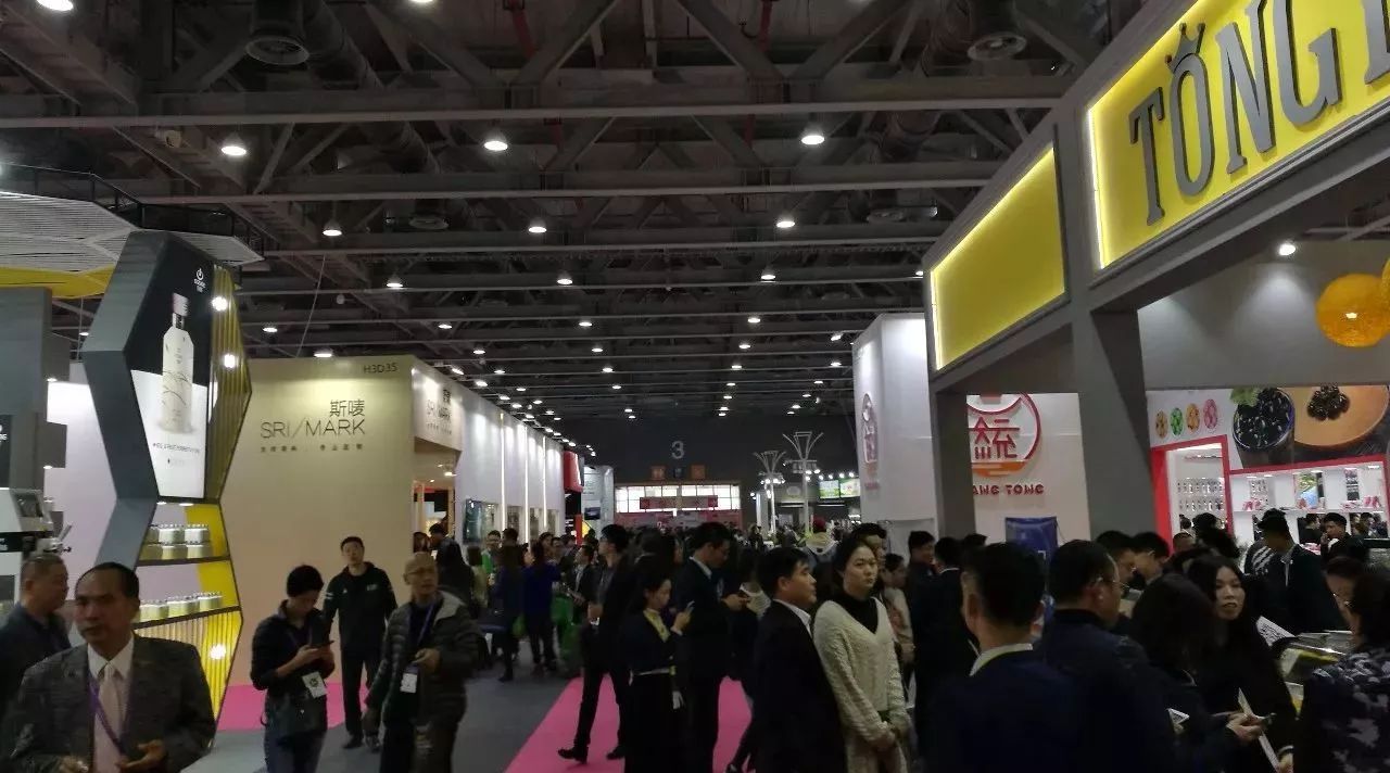 小編帶你“掛眼科” 在廣州展會找到了幾件高科技設(shè)備