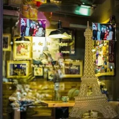 法國總統(tǒng)馬克龍?jiān)L西安，光顧的這家咖啡店火了