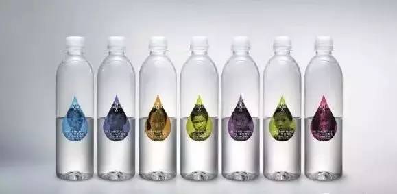 一家礦泉水公司靠賣半瓶水，銷售額居然提升了 %？