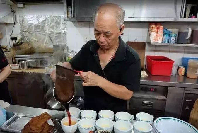 他花了 年死磕一杯奶茶，周潤發(fā)都是他的腦殘粉