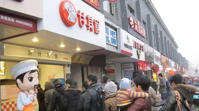 今天不談飲品，談?wù)勥@家包子鋪是如何顛覆行業(yè)定位的