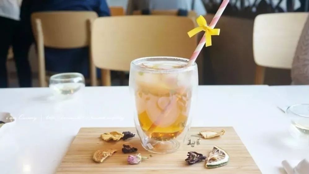 奶茶店競爭再升級：點(diǎn)點(diǎn)吧臺上的這個牌子，你注意到了嗎？