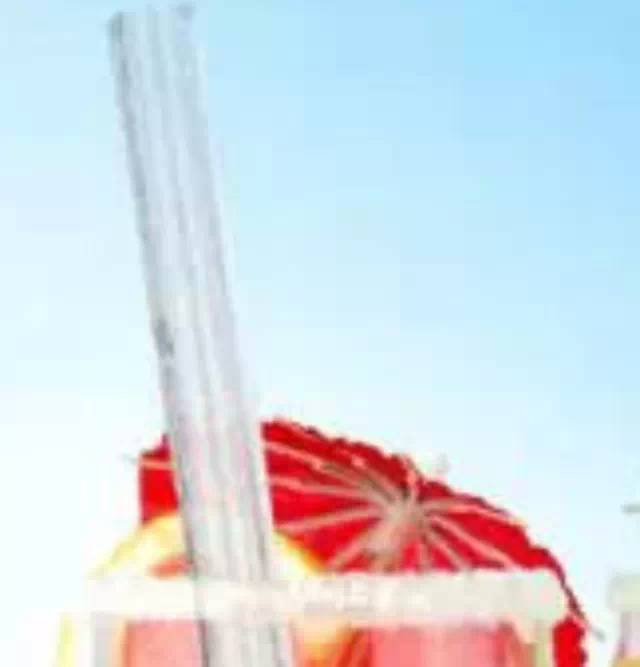 門(mén)店創(chuàng)意用新招，冰做吸管，清涼到嘴