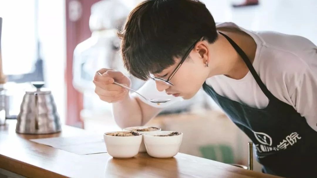 年度恐怖故事：我是一名咖啡師……