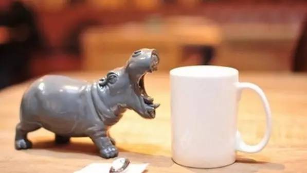 只有不務(wù)正業(yè)的咖啡館，才有活路？