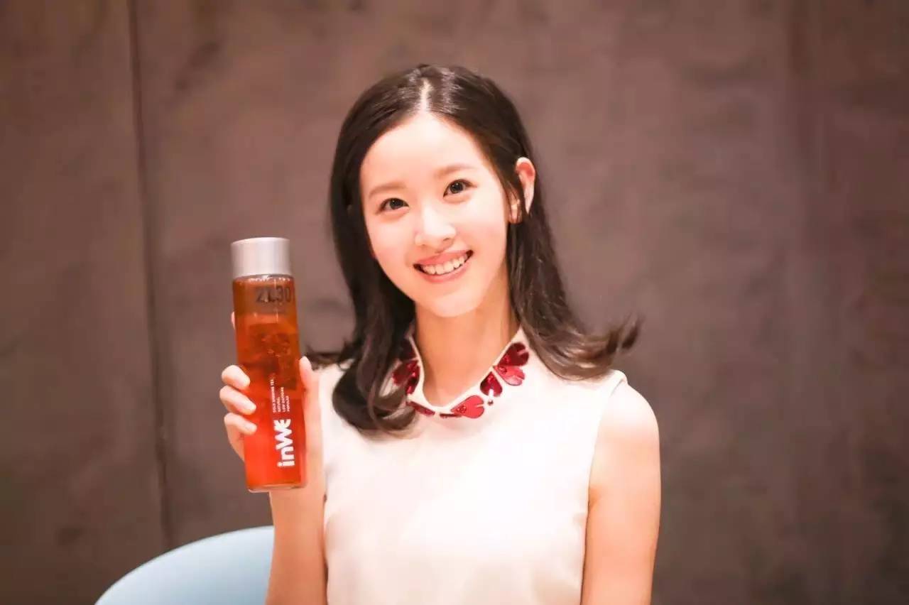 “奶茶妹妹”產(chǎn)后首次亮相，投資茶飲品牌變身“小天董”