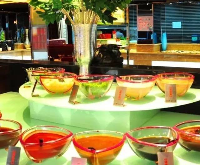 自助餐廳里的飲品為什么大多是免費的？