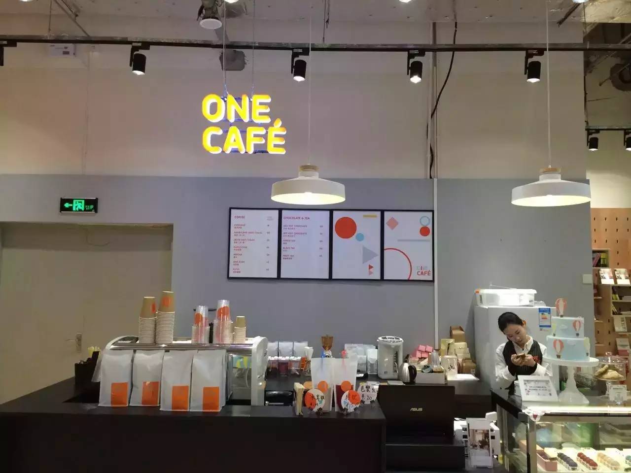 韓寒的ONE Café：一個(gè)“不設(shè)桌椅、動(dòng)輒關(guān)店”的非典型咖啡館能走多遠(yuǎn)？