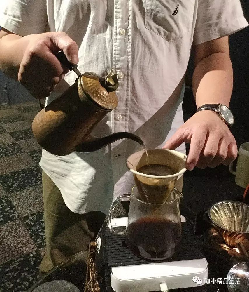 家門口擺攤賣咖啡，城管來了腫么辦？