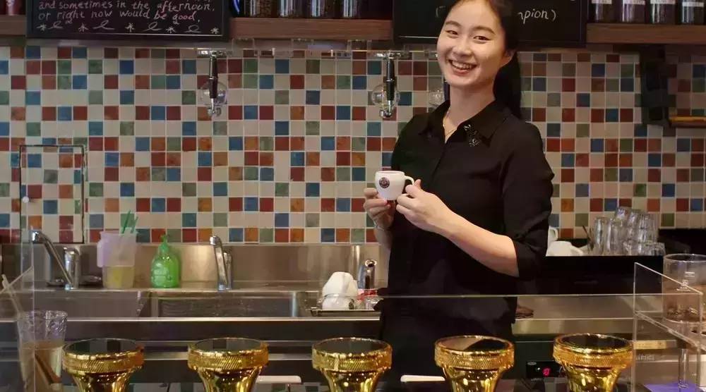 虹吸壺煮咖啡有多美？讓美女來(lái)告訴你！