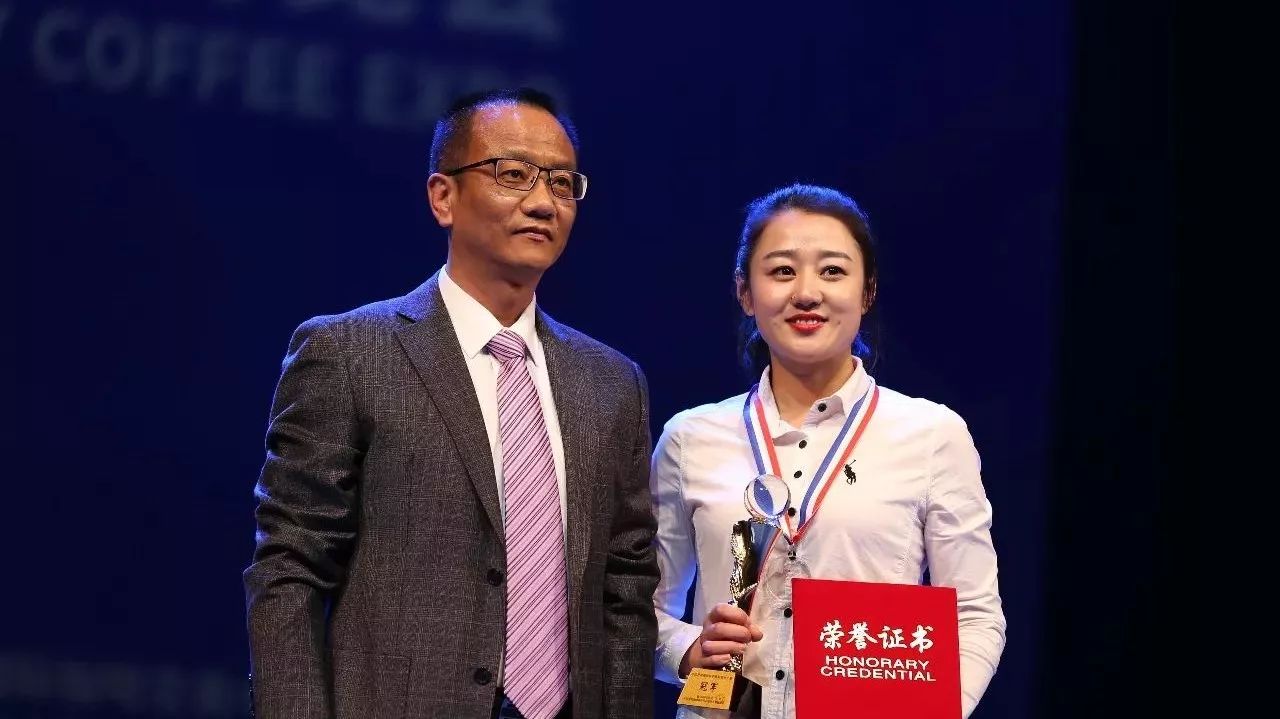 百城千館萬人共品普洱咖啡暨第六屆“中國普洱杯”世界虹吸壺大賽總決賽圓滿結(jié)束
