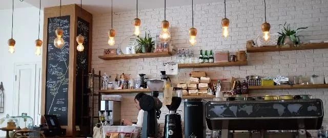 開店指南 | 一個(gè)人開咖啡館是一種什么體驗(yàn)？網(wǎng)友：請叫我咖啡神棍！