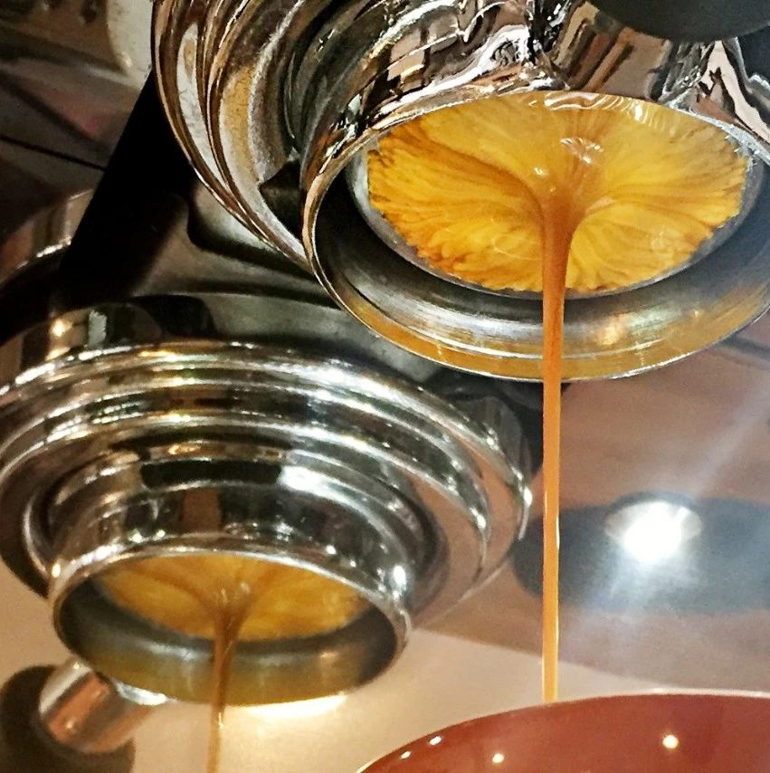 Espresso的兩個(gè)世界——意式咖啡豆究竟深烘好還是淺烘好？
