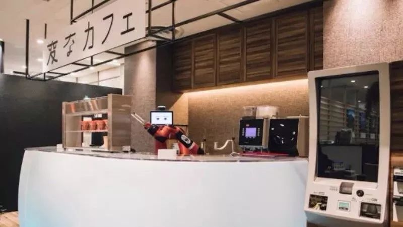東京“怪異 Café”開張！機(jī)器人手沖咖啡 分鐘完成