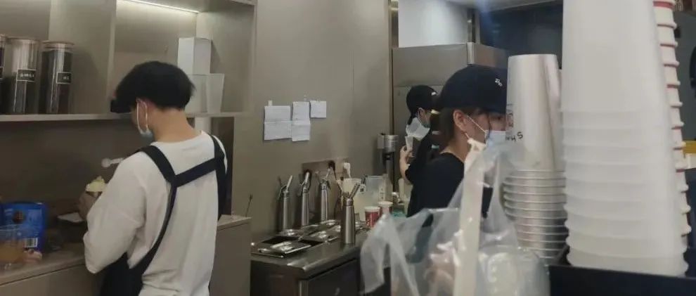 一個(gè)奶茶店老板的煩惱：我的店員可牛了！把我開除了……