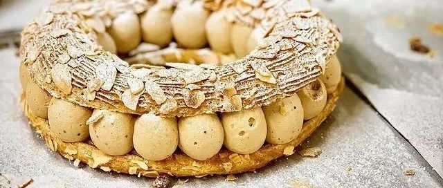 不只有國王餅，還有「朗姆巴巴」等個經(jīng)典法式甜點的配方。
