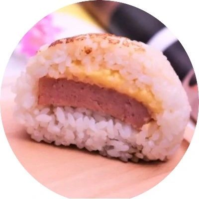 溫故知新丨心靈手巧的姑娘，十分鐘就用剩米飯做出這款超人氣早餐！