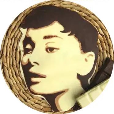 溫故知新丨 聽說有人用奧黛麗赫本裝飾蛋糕，其實學會也就是五分鐘的事……
